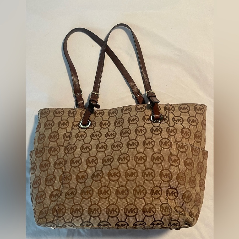Michael Kors Women's Medium East West Shoulder Tote Bag Circle Monogram Tan GUC - Picture 6 of 16
